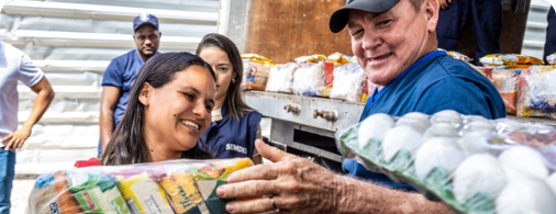 Entrega de cestas básicas fortalece apoio a famílias em vulnerabilidade.