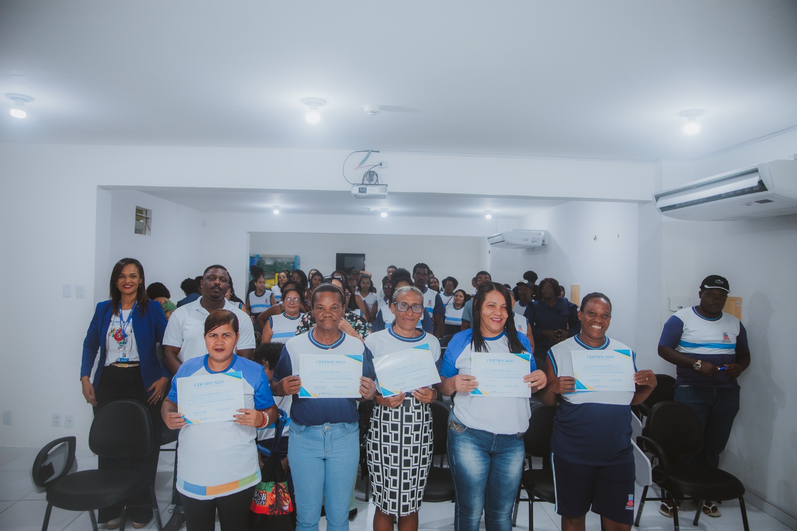 SEDUC e SEMPS realizam entrega de certificados aos alunos do EJA