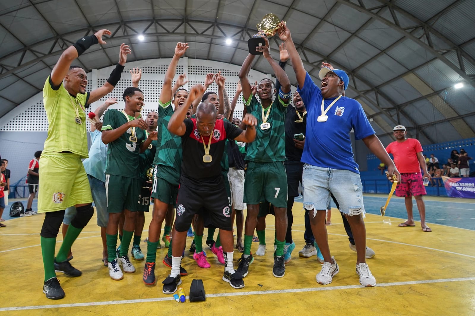 Candeias: Com Ginásio lotado, Sarandi é o grande campeão do primeiro Interbairros de Futsal 